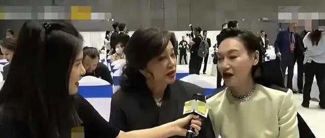 居然是真的！张兰	、向太、蔡明同录综艺，网友：替弟弟们捏一把汗_居然是真的！张兰、向太	、蔡明同录综艺	，网友：替弟弟们捏一把汗_