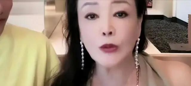 居然是真的！张兰	、向太、蔡明同录综艺，网友：替弟弟们捏一把汗_居然是真的！张兰、向太、蔡明同录综艺	，网友：替弟弟们捏一把汗_