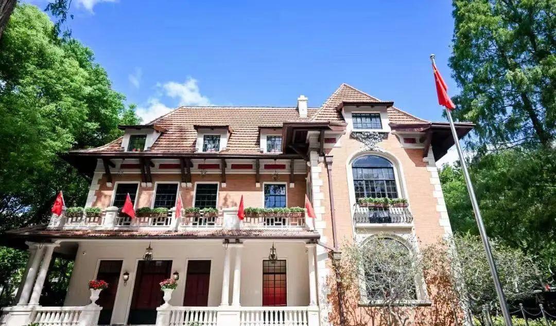 徐汇区表彰红色文化传承贡献组织，发布 7 条红色文化主题行走路线