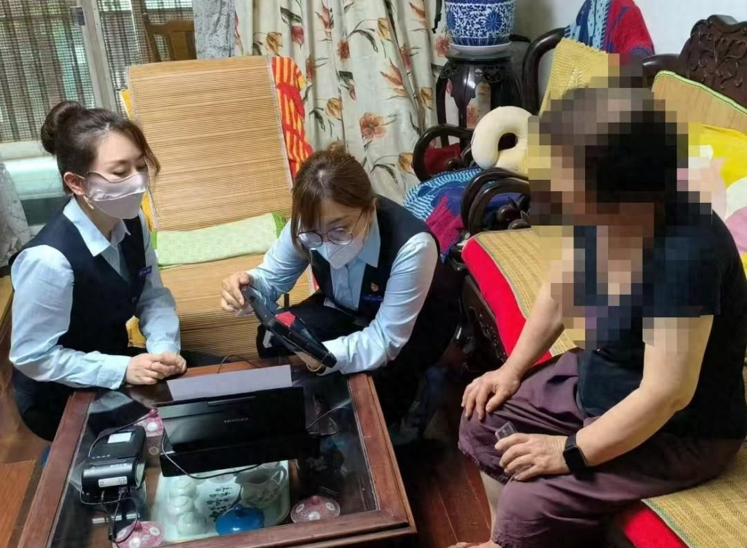 徐汇区社区事务上门办，为特殊群体提供便利服务获赞