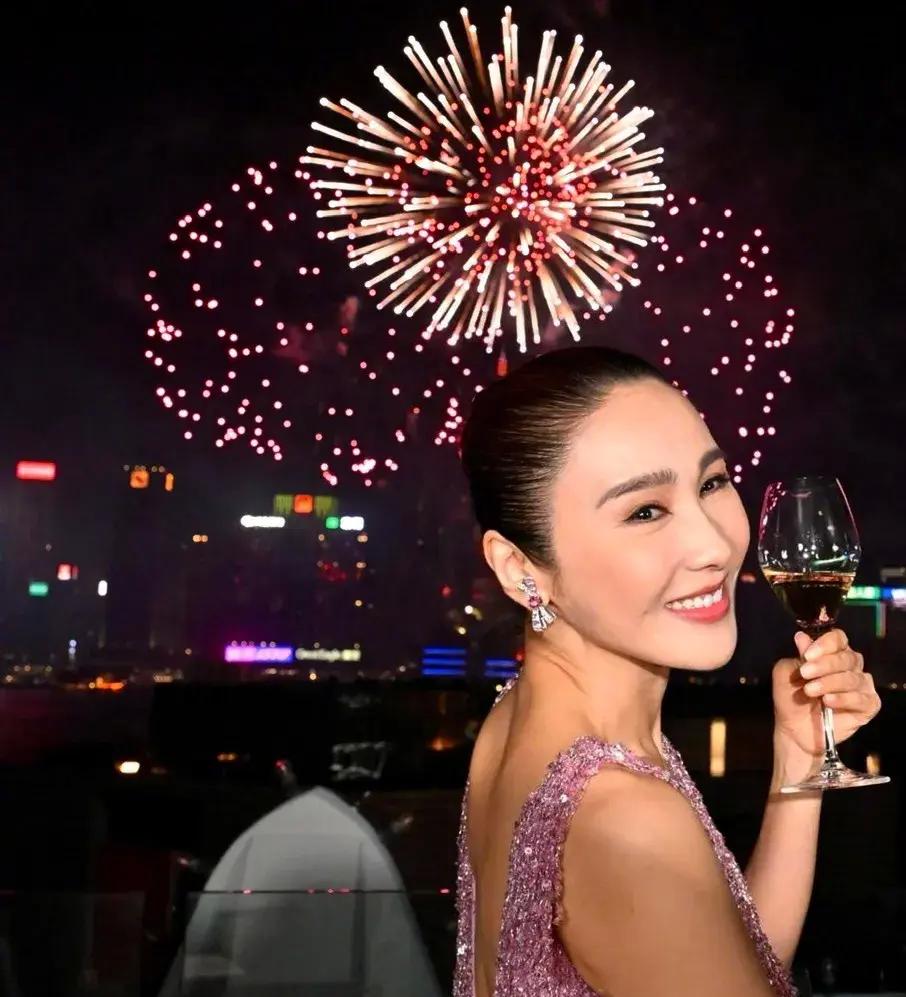_女儿闺蜜生日祝福语大全_女儿闺蜜过生日怎么发朋友圈
