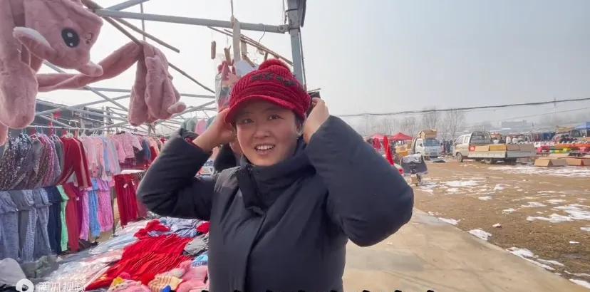 _小二姐在北京多年，一点没融入大城市，穿衣打扮粗糙	，吃喝不讲究_小二姐在北京多年，一点没融入大城市，穿衣打扮粗糙	，吃喝不讲究