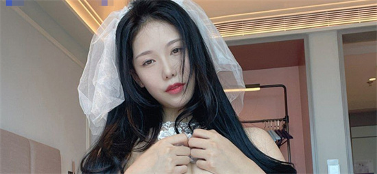 高颜值御姐抖娘利世，最新写真福利，办公室OL职业装捆绑  第3张