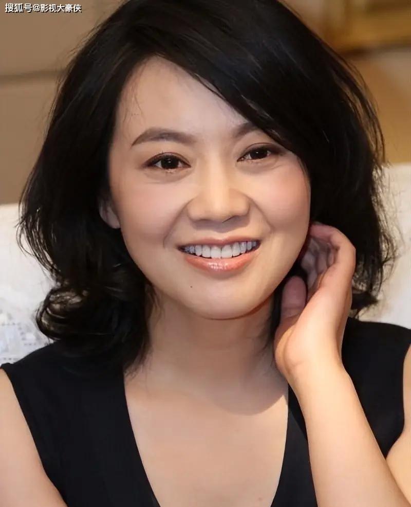 _51岁的闫妮：月月都给前公婆生活费	，从此以后我就是您的亲女儿_51岁的闫妮：月月都给前公婆生活费，从此以后我就是您的亲女儿