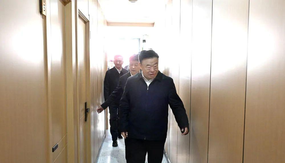5月2日	，吉林省委常委	、长春市委书记张恩惠以“四不两直”方式到旅游景点、商圈商场等检查节日安全生产和提振文旅消费工作。 长春发布 图