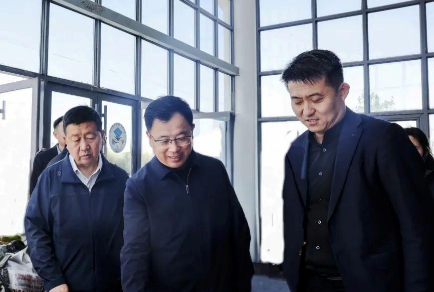 5月1日，宁夏回族自治区党委常委	、银川市委书记赵旭辉以“四不两直”方式督导调研节日安全生产、文旅消费等工作。 银川日报 图