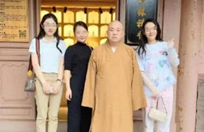 万篇长征黑料：多年前鸠摩智的话竟应验，释永信被查，三大噩耗接踵而至