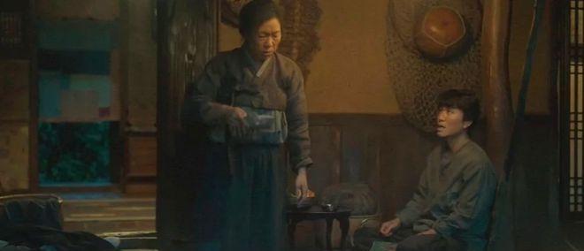 豆瓣9.6，40岁+妈妈熬夜为她哭了一整晚__豆瓣9.6	，40岁+妈妈熬夜为她哭了一整晚
