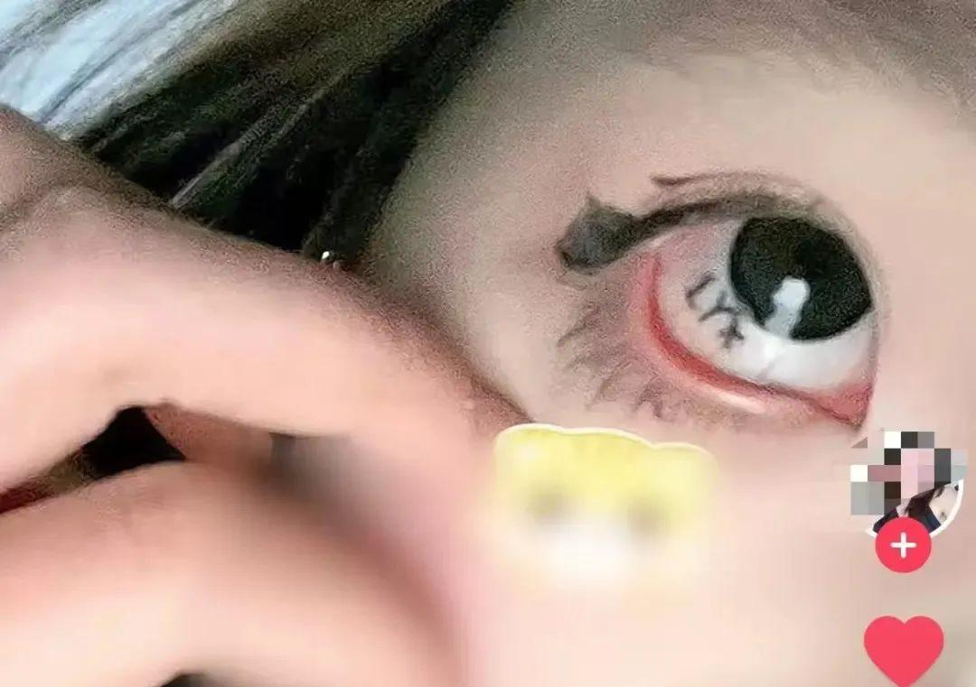 _热搜上毁三观的“用鞋吃饭”挑战：垃圾文化	，正在毒害中国年轻人_热搜上毁三观的“用鞋吃饭”挑战：垃圾文化，正在毒害中国年轻人