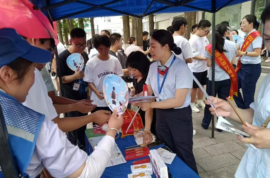 警惕“高考录取陷阱”！浦发银行武汉分行拆解四大涉考骗局守住家长 “钱袋子”__警惕“高考录取陷阱	”！浦发银行武汉分行拆解四大涉考骗局守住家长 “钱袋子”