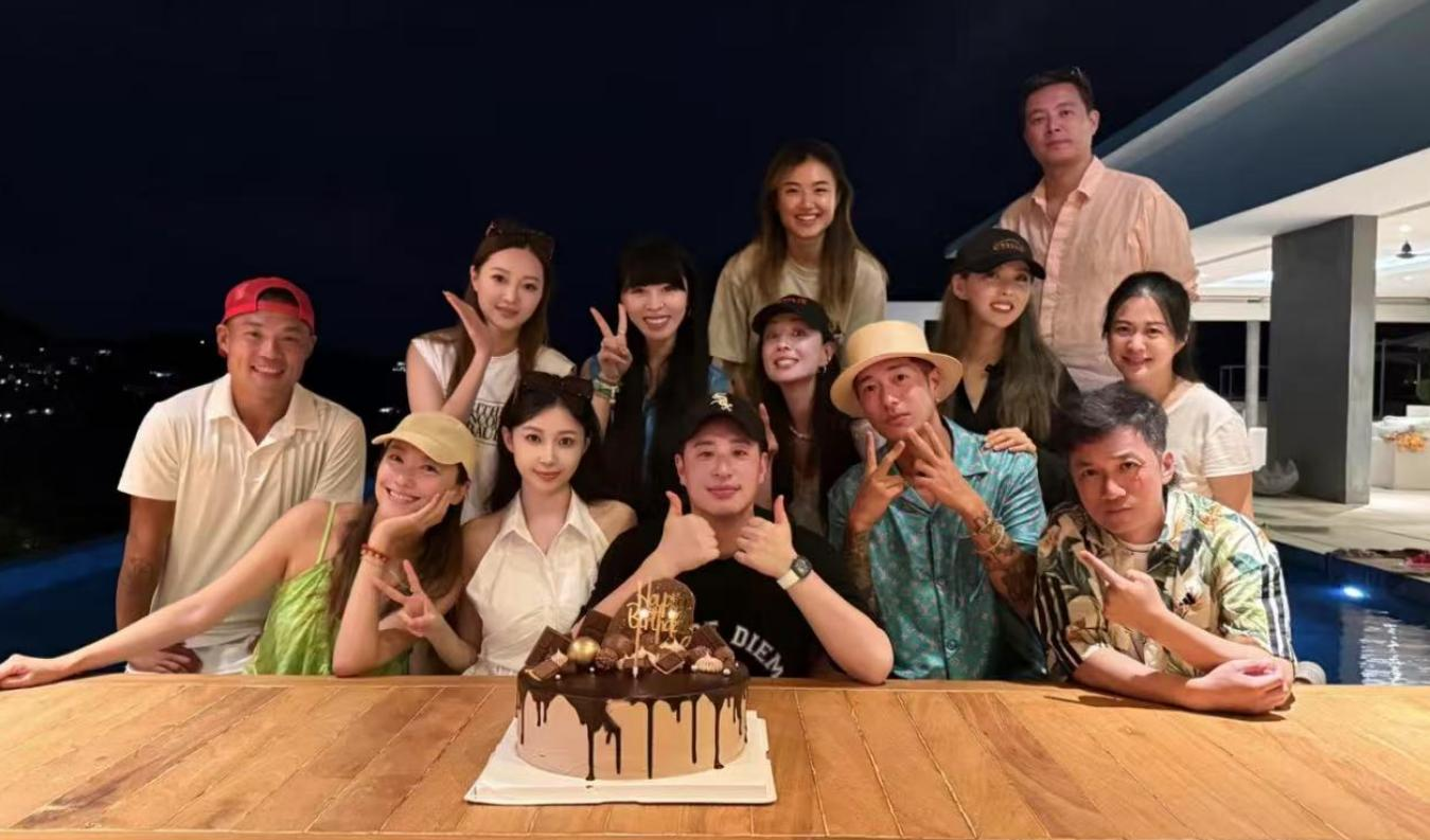 潘玮柏生日首晒父女同框照	，5岁女儿大方露正脸，跟爸爸一模一样__潘玮柏生日首晒父女同框照，5岁女儿大方露正脸	，跟爸爸一模一样
