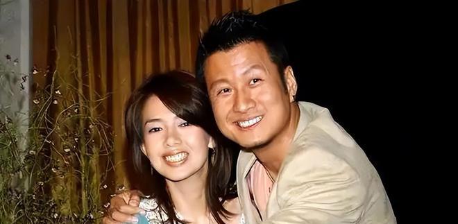 吃瓜av：孙兴与林美贞复合后甜蜜现身，十指紧扣漫步街头显浓情