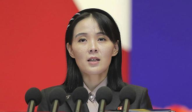 金与正上位	，掌控军政大权，金正恩时代前景未卜__金与正上位，掌控军政大权	，金正恩时代前景未卜