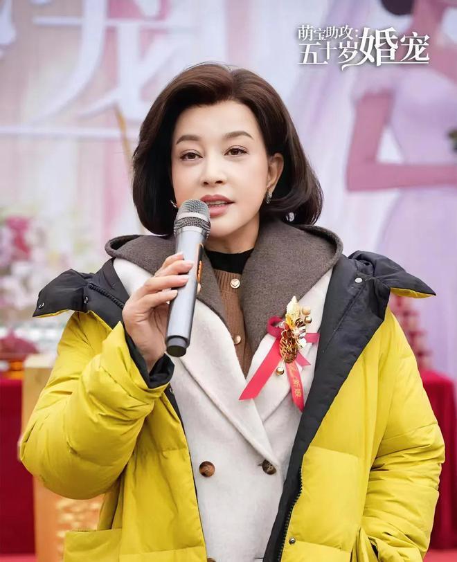 51cg吃瓜：刘晓庆75岁再披婚纱，短剧萌宝助攻：五十岁婚宠挑战观众审美极限