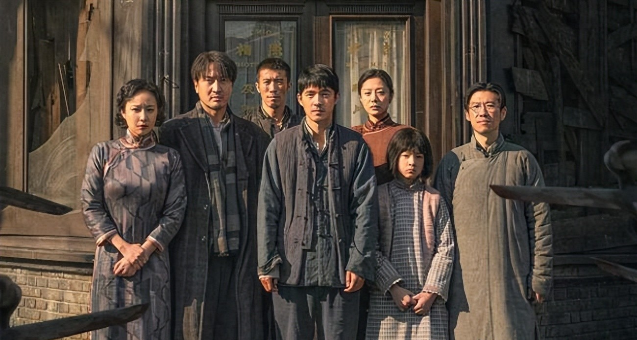 严查祖上三代！《东极岛》被人民日报“点名”，更恶心的还在后面__严查祖上三代！《东极岛》被人民日报“点名	”，更恶心的还在后面