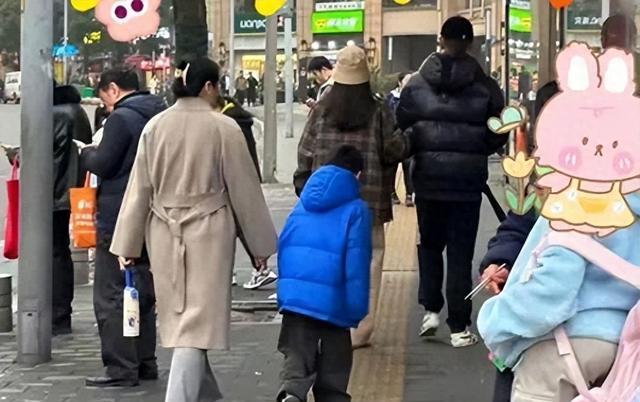 51吃瓜最新地址：孙骁骁与任重甜蜜出街，网友反应冷淡：无人伤亡的内娱顶级女海王