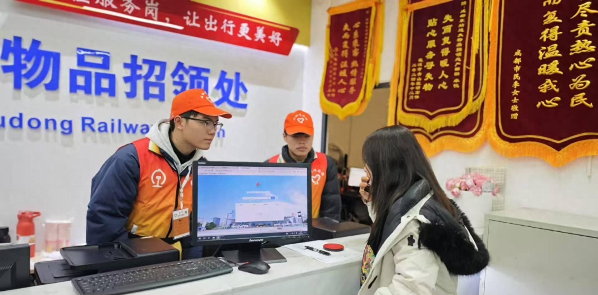 51吃瓜视频：成都东站32名青年志愿者：春运中的忙碌坚守